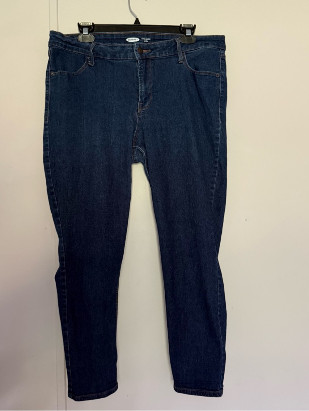 Old Navy Women's Skinny Jeans in Dark Blue